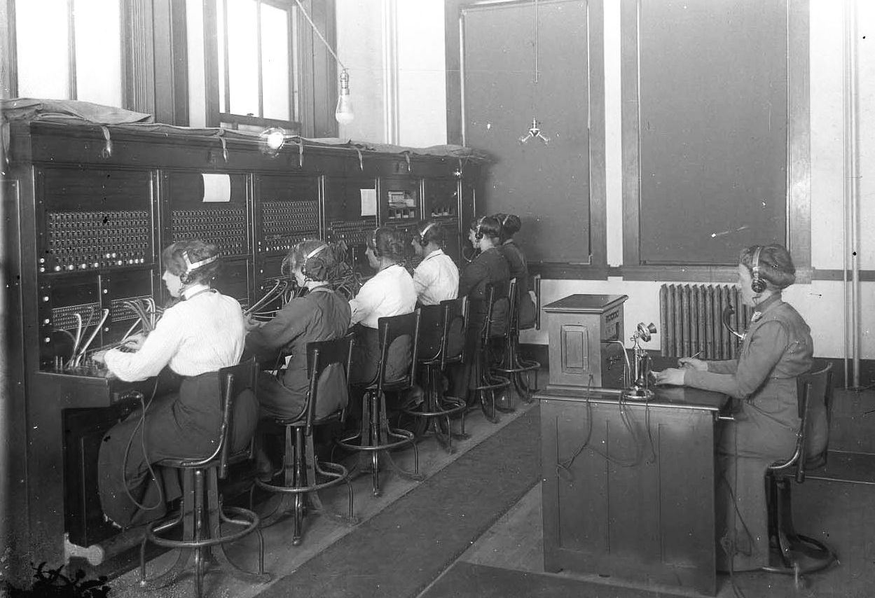 Telephone office circa 1915